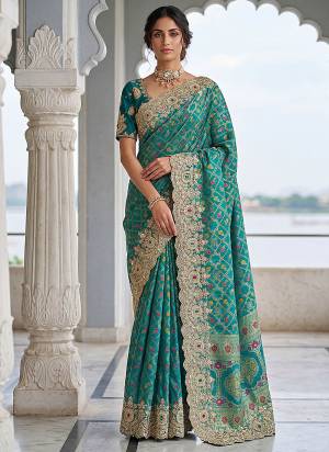 Buy These Pretty Colored Heavy Designer Look Saree For Upcoming Wedding Season.