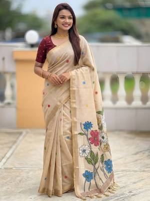 Garb These Party Wear Saree in Fine Colored.These Saree Are Cotton Silk And Blouse is Fabricated On Soft Silk.Its Beautified With Weaving Meenakari Designer.