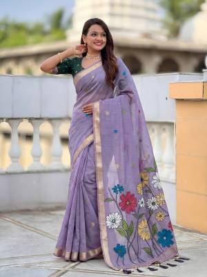 Garb These Party Wear Saree in Fine Colored.These Saree Are Cotton Silk And Blouse is Fabricated On Soft Silk.Its Beautified With Weaving Meenakari Designer.