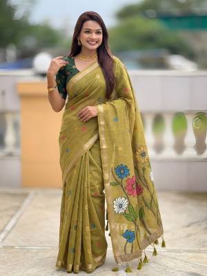 Garb These Party Wear Saree in Fine Colored.These Saree Are Cotton Silk And Blouse is Fabricated On Soft Silk.Its Beautified With Weaving Meenakari Designer.