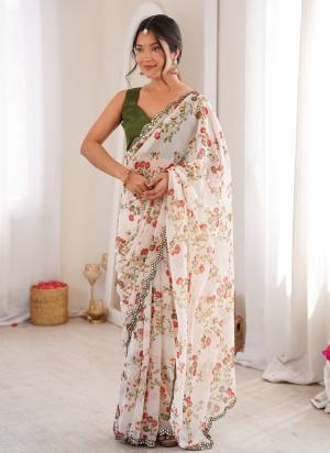 Garb These Party Wear Saree in Fine Colored.These Saree Are Georgette And Blouse is Mono Banglori Fabricated.Its Beautified With Designer Floral Printed With Mirror Cut Work Border.