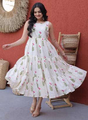 Attactive These Beautiful Looking Readymade Long Kurti.These Kurti Are Cotton Fabricated.Its Beautified With Designer Printed.