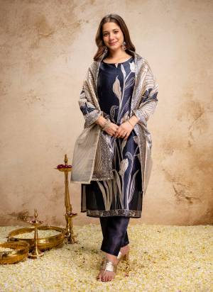 Garb These Suit in Fine Colored Pair With Bottom And Dupatta.These Top Are Aasam Silk And Bottom Are Fabricated On Aasam Silk Pair With Aasam Silk Dupatta.Its Beautified With Designer Printed.
