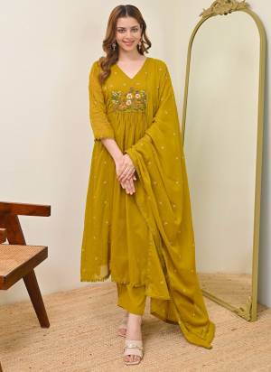 Garb These Suit in Fine Colored Pair With Bottom And Dupatta.These Top Are Mal Chanderi And Bottom Are Fabricated On P V Chanderi Pair With Chanderi Dupatta.Its Beautified With Designer Embroidery Work.