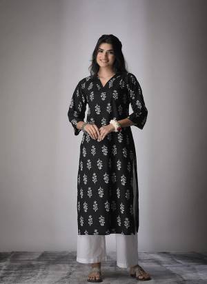Attrective Looking These Beautiful Looking Readymade Long Kurti.These Kurti Are Cambric Cotton Fabricated.Its Beautified With Designer Digital Printed.