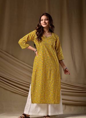 Attrective Looking These Beautiful Looking Readymade Long Kurti.These Kurti Are Cambric Cotton Fabricated.Its Beautified With Designer Digital Printed.