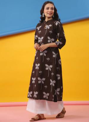 Attrective Looking These Beautiful Looking Readymade Long Kurti.These Kurti Are Cambric Cotton Fabricated.Its Beautified With Designer Digital Printed.