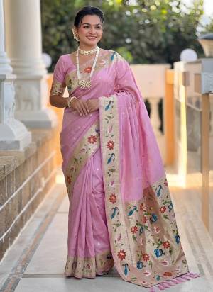 Attractive These Party Wear Saree in Fine Colored.These Saree Are Paithani Silk And Blouse is Fabricated On Paithani Silk.Its Beautified With Weaving Jacquard Meenakari Designer.