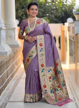 Attractive These Party Wear Saree in Fine Colored.These Saree Are Paithani Silk And Blouse is Fabricated On Paithani Silk.Its Beautified With Weaving Jacquard Meenakari Designer.