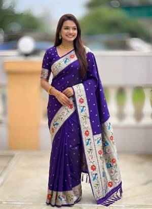 Attractive These Party Wear Saree in Fine Colored.These Saree Are Paithani Silk And Blouse is Fabricated On Paithani Silk.Its Beautified With Weaving Jacquard Meenakari Designer.
