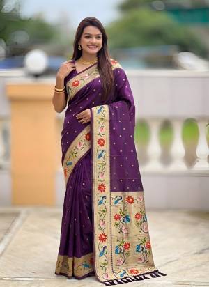 Attractive These Party Wear Saree in Fine Colored.These Saree Are Paithani Silk And Blouse is Fabricated On Paithani Silk.Its Beautified With Weaving Jacquard Meenakari Designer.