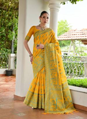 Garb These Festive Wear Saree in Fine Colored.These Saree And Blouse is Fabricated On Banglori Raw Silk.Its Beautified With Tradional Warli Weaving Designer.