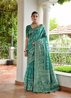 Garb These Festive Wear Saree in Fine Colored.These Saree And Blouse is Fabricated On Banglori Raw Silk.Its Beautified With Tradional Warli Weaving Designer.