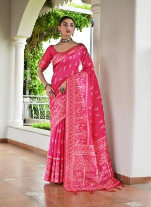 Garb These Festive Wear Saree in Fine Colored.These Saree And Blouse is Fabricated On Banglori Raw Silk.Its Beautified With Tradional Warli Weaving Designer.