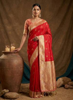 Attractive These Fastive And Party Wear Saree in Fine Colored.These Saree And Blouse is Fabricated On Soft Silk.Its Beautified With Woven Jari Designer.