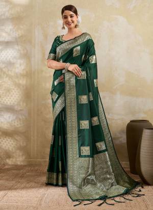 Garb These Fastive And Party Wear Saree in Fine Colored.These Saree And Blouse is Fabricated On Silk Blend.Its Beautified With Woven Jari Designer.