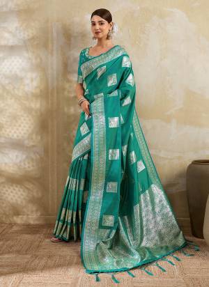 Garb These Fastive And Party Wear Saree in Fine Colored.These Saree And Blouse is Fabricated On Silk Blend.Its Beautified With Woven Jari Designer.