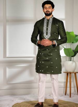 For A festive And Party Wear,Looking These Readymade Kurta With Payjama in Fine Colored.These Kurta is Fabricated On Cotton And Art Silk Bottom With Designer Mirror,Thread Embroidery Work.Buy Now.