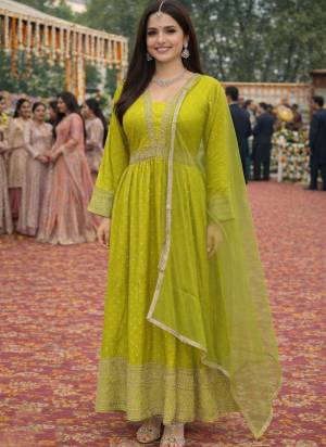 Attractive These Beautiful Looking Readymade Anarkali Suits.These Top Are Viscose Jacquard And Dupatta Are Net Fabricated.Its Beautified With Woven Jacquard Disigner, Embroidery Work.