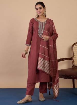 Garb These Beautiful Readymade Suits With Dupatta.These Suit is Fabricated On Top Are Cotton Blend And Bottom Are Cotton Blend And Silk Dupatta .Its Beautified With Designer Embroidery Work.