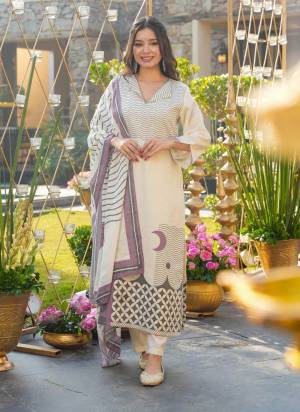 Looking These Suit in Fine Colored Pair With Bottom And Dupatta.These Top Are Muslin And Bottom Are Fabricated On Gadhwal Pair With Muslin Dupatta.Its Beautified With Designer Printed.