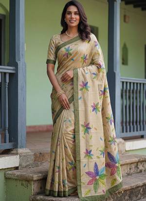 Garb These Fastive And Party Wear Saree in Fine Colored.These Saree And Blouse is Fabricated On Virana Silk.Its Beautified With Designer Printed With Dori Work.