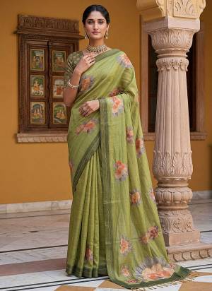 Garb These Fastive And Party Wear Saree in Fine Colored.These Saree And Blouse is Fabricated On Virana Silk.Its Beautified With Designer Printed With Dori Work.