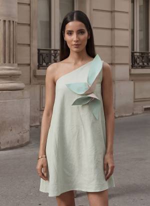 Looking These Beautiful Looking Party Wear Readymade Western Crop Top .These Top Are Cotton Fabricated.Its Beautified With Fancy Solid Desiner .