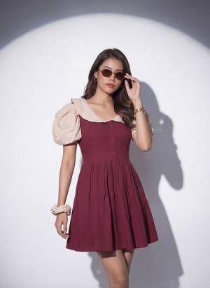 Looking These Beautiful Looking Party Wear Readymade Western Crop Top .These Top Are Cotton Fabricated.Its Beautified With Fancy Solid Desiner .