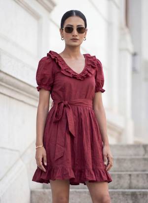 Looking These Beautiful Looking Party Wear Readymade Western Crop Top .These Top Are Cotton Fabricated.Its Beautified With Fancy Solid Desiner .