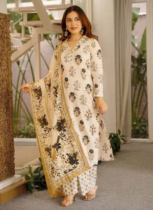 Looking These Beautiful Looking Readymade Suits.These Top Are Cambric Cotton And Bottom is Fabricated On Cambric Cotton And Cambric Cotton Dupatta.Its Beautified With Designer Digital Printed.