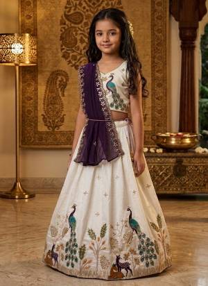 For A Designer Look,Grab These Kidswear Readymade Lehenga Choli in Fine Colored.These Lehenga And Choli Are Fabricated On Vichitra Silk Pair With Net Dupatta.Its Beautified With Designer Embroidery Work.