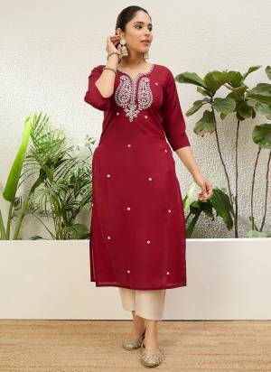 Attractive These Beautiful Party Wear Readymade Long Kurti.These Kurti is Fabricated On Silk Blend.Its Beautified With Designer Embroidery Work.