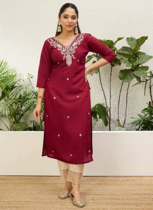 Attractive These Beautiful Party Wear Readymade Long Kurti.These Kurti is Fabricated On Silk Blend.Its Beautified With Designer Embroidery Work.
