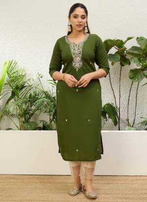 Attractive These Beautiful Party Wear Readymade Long Kurti.These Kurti is Fabricated On Silk Blend.Its Beautified With Designer Embroidery Work.