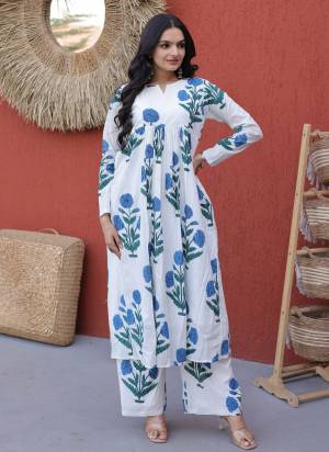 Garb These Beautiful Looking Readymade Top With Bottom.These Top Are Cotton And Bottom Are Cotton Fabricated.Its Beautified With Designer Printed.
