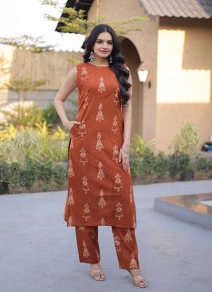 Garb These Beautiful Looking Readymade Top With Bottom.These Top Are Cotton And Bottom Are Cotton Fabricated.Its Beautified With Designer Printed.