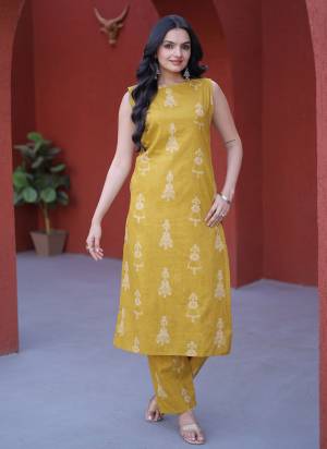 Garb These Beautiful Looking Readymade Top With Bottom.These Top Are Cotton And Bottom Are Cotton Fabricated.Its Beautified With Designer Printed.