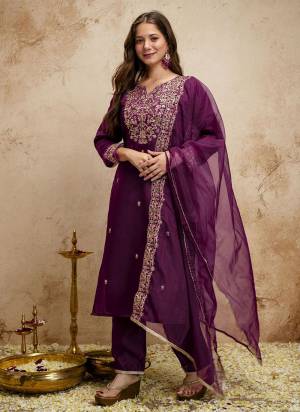 Looking These Suit in Fine Colored Pair With Bottom And Dupatta.These Top Are Chanderi And Bottom Are Fabricated On Chanderi Pair With Organza Dupatta.Its Beautified With Designer Embroidery Work.