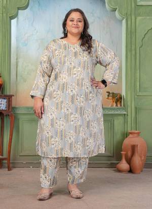 Attrective These Beautiful Looking Readymade Plus Size Kurti With Bottom.These Kurti And Bottom is Fabricated On Rayon Slub.Its Beautified With Designer Printed.