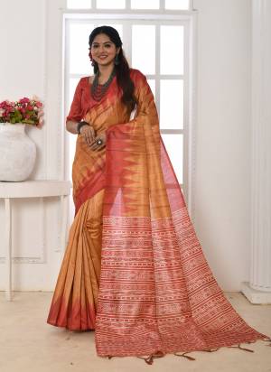 Garb These Festive And Party Wear Saree in Fine Colored.These Saree And Blouse is Fabricated On Tussar Silk.Its Beautified With Designer Temple Border Printed.