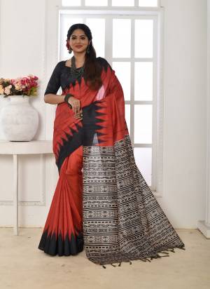 Garb These Festive And Party Wear Saree in Fine Colored.These Saree And Blouse is Fabricated On Tussar Silk.Its Beautified With Designer Temple Border Printed.