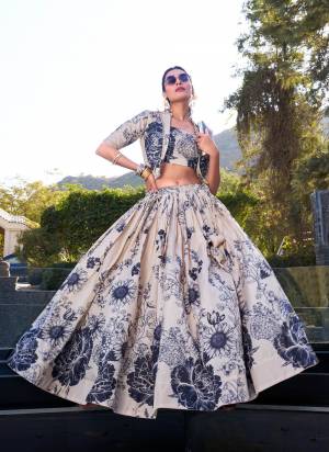 Looking These Party Wear Lehenga Choli in Fine Colored. These Lehenga And Blouse Are Tussar Silk And Koti Are Fabricated On Tussar Silk Fabriced. It is Beautified With Designer Floral Printed.