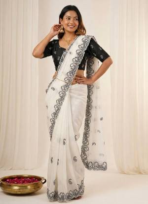 Looking These Party Wear Saree in Fine Colored.These Saree Are Crunchy Silk And Blouse is Fabricated On Satin Banglori.Its Beautified With Designer C Pallu Thread Embroidery Work.