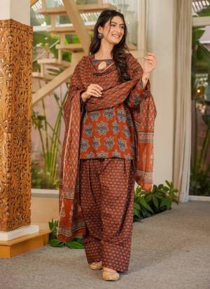 Atrective These Beautiful Looking Readymade Suits.These Top Are Cotton Silk And Bottom Are Cotton Silk Fabricated On Cotton Silk Dupatta.Its Beautified With Designer Digital Printed.