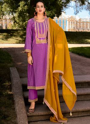 Attractive These Party Wear Salwar Suit in Fine Colored Pair With Bottom And Dupatta.These Top Are Bambarg Russian Silk And Dupatta Are Fabricated On Organza Pair With Silk Bottom.Its Beautified With Digital Bandhej Printed With Embroidery Patch Work.
