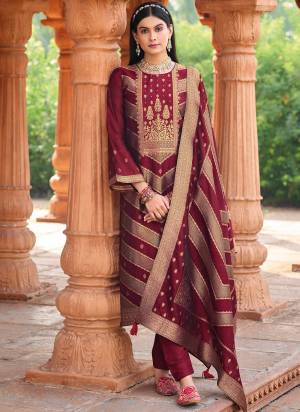 Garb These Party Wear Salwar Suit in Fine Colored Pair With Bottom And Dupatta.These Top Are Banglori Silk And Dupatta Are Fabricated On Banglori Silk Pair With Santoon Bottom.Its Beautified With Heavy Woven Jacquard Designer.