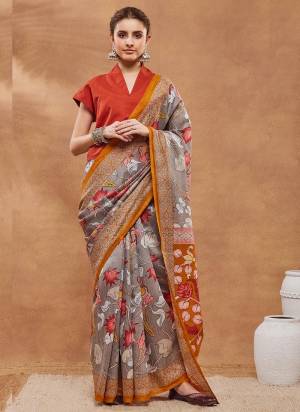 Garb These Party Wear Saree in Fine Colored.These Saree Are Silk Blend And Blouse is Silk Blend Fabricated.Its Beautified With Floral Printed Designer.
