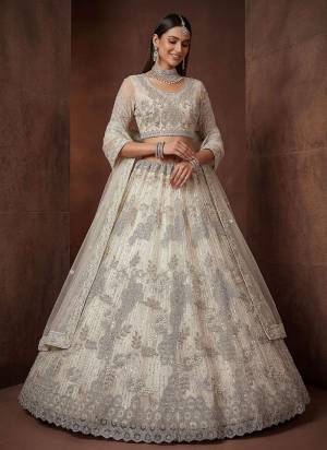 For A Fancy Designer Look,Grab These Lehenga Choli With Dupatta in Fine Colored.These Lehenga And Choli Are Net And Dupatta Are Fabricated On Net Pair.Its Beautified With Fancy Jari,Sequance,Dori Embroidery,Zircon Diamond Work. 