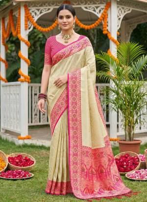 Attractive These Fastive And Party Wear Saree in Fine Colored.These Saree And Blouse is Fabricated On Soft Silk.Its Beautified With Woven Resham Jacquard Designer.